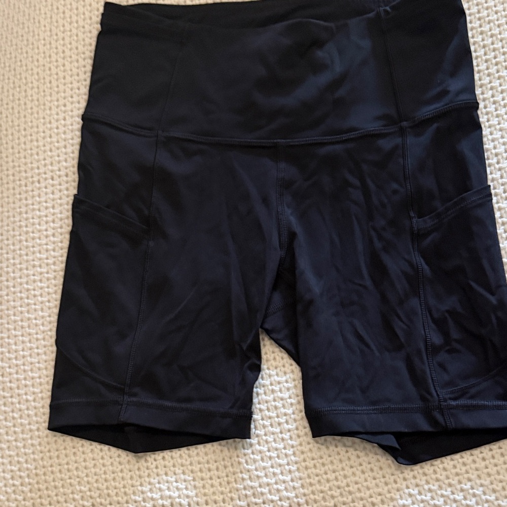 Lululemon Align  Black High-Waisted Shorts 6” with pockets